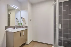 Super endroit !! Studio Climatisé avec Wi-Fi GRATUIT - Image 3