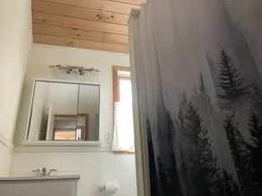 Charming Lake Harmony Chalet Cabin w/ King Bed, Close to Lake - Image 3