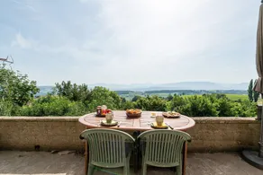 Bed and breakfast \"Chambre Bleue\" with Mountain View, Private Terrace and Shared Garden - Image 4