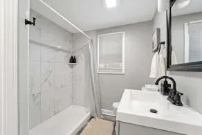 Modern 4BR Retreat Near MDW | LCP Collection - Image 5
