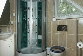 Holiday home with panoramic views of Lake Balaton, WiFi, washing machine - Image 5