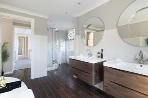 Delightful seaside house with large secluded rear garden sleeps maximum 8 people - Image 5