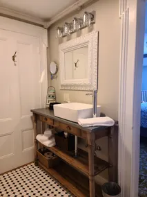 Benjamin F. Packard House Bed and Breakfast - Image 3