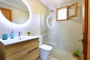 Stort hus, privat pool, rolig beliggenhed, terrasser, strand, internet, central - Image 2