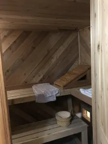 Maison de montagne luxueuse et confortable avec bain à remous et sauna! Parfait pour les familles! - Image 4