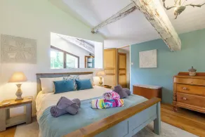 Secure private heated pool, games room, view. Walk to historic town, restaurants - Image 5