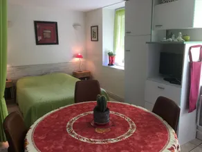 Gîte cosy en maison lorraine, proche des châteaux et lacs, accueil chaleureux, terrasse et BBQ - Image 3