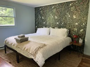 Perfect cabin getaway. 5mins from hiking trails & lake Waramaug - Image 5