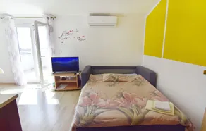 Apartment in Zambratija-Umag, near the beach, sea view terrace, WiFi - Image 5
