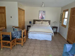Studio apartment 15 minute walk to plaza - Image 3