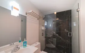 Miami Luxury Retreat / 10 Min to MIA Airport / BBQ - Image 4