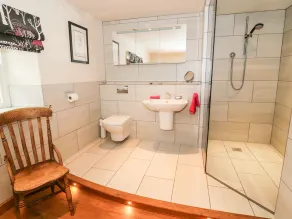 BAY HORSE COTTAGE, family friendly, with open fire in Skipton - Image 3