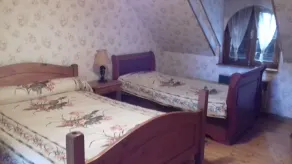 Private room in a quiet house - Image 2