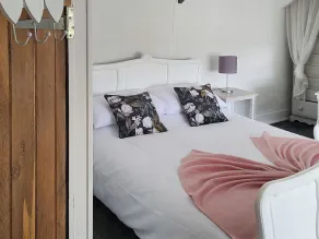 5 bedroom accommodation in Folly Gate, near Okehampton - Image 5