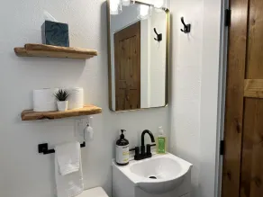 Basalt Bungalow-Walk downtown, Newport Mkt, boutiques, vélos, bain à remous - Image 3