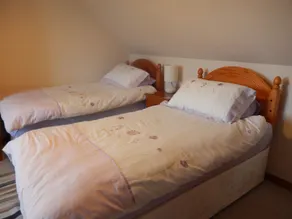 Hyggeligt sommerhus nær Portree & midt i Skye.  Familievenlig og sover 5. Trådløst internet - Image 4