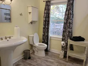 Historic Bungalow 30 minutes from Wintergreen - Image 3