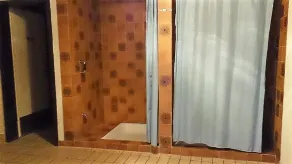 Hyggelig 2. værelseslejlighed *** indendørs pool-sauna, ikke langt fra ren natur. - Image 4