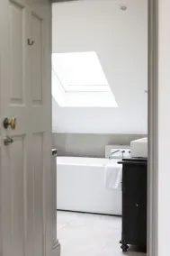 Bristol Gardens - Luxury Home, 2 min from the Beach - Image 3
