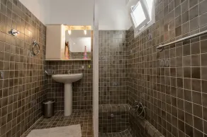 New large villa with private pool - Image 3
