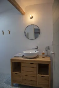 Terrace apartment at the foot of the Luberon hills in Lourmarin - Image 2