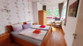 Holiday apartment for group accommodation on the Middle Rhine for up to 16 guests with Rhine view and sauna - Image 4