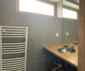 Nyt, lyst og solrigt hus omgivet af en lukket og beskyttet have. - Image 4