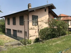 Just 4 km from Arona, in Meina Villa, surrounded by greenery with views of Lake Maggiore and Rocca Angela. - Image 4