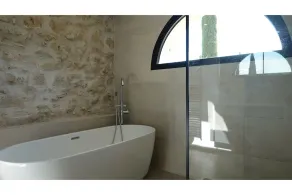 Secluded villa with AC, heated pool and views of vineyards and sea - Image 2