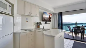 Ramada 812 Waterfront Apartment With Pool & Spa Acces - Image 5