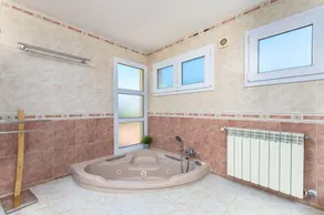 Beautiful 4-bedroomed villa with panoramic views overlooking Palma Bay, Mallorca - Image 3