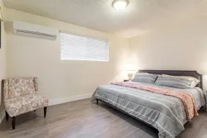 Updated 4 Bedroom Home with Pool and Den - Image 5