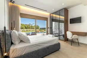Welcome to Emerald Estate, your serene retreat on Rhodes Island. - Image 5