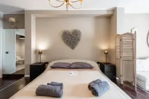 Cavour Room 5 Suite - Image 2