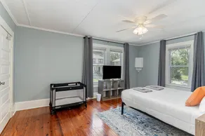 Updated historic 3b1.5b house minutes from old downtown w/ deck & work space - Image 5
