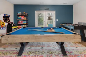 Lake front/kayaks/private dock/ firepit/game room w/ pool table/ sleeps up to 14 - Image 4