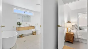 Sun Kissed Getaway - Luxe Stay with Plunge Pool in Mollymook Beach - Image 3