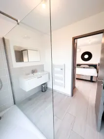 2 mins from the beach! Apartment in new contemporary residence with swimming pool - Image 3