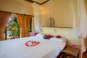 The Red House, a Tropical Beach sensation - Image 2