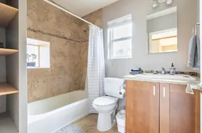 Geräumiges Studio-Apartment, wenige Minuten von der Innenstadt entfernt, privater Parkplatz - Image 3