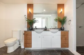 Stunning 3BR, 42nd Floor Skyhome - Breathtaking views! - Image 2