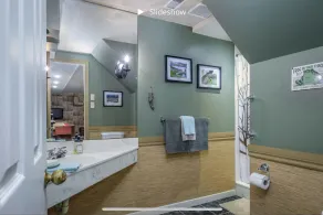 Lovely log cottage by the lake - Image 3