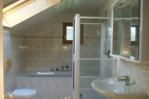Casa de férias com 4 quartos e jardim em um local bonito - Image 2