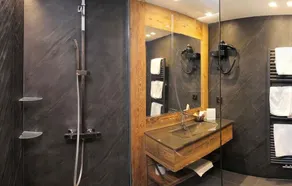 Chalet, wifi, à 150m des pistes de ski, sauna, terrasse, cheminée ou poêle à bois, télévision, 260m² - Image 3