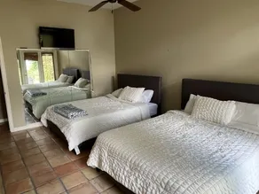 Spacious 5-Bedroom Waterfront Oasis with Private Dock, Pool and Hot Tub - Image 5