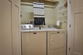Walk to Train! Pet-Friendly Townhome! - Image 2