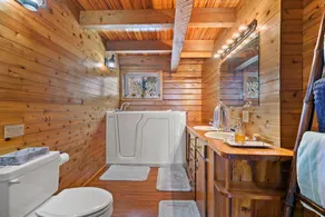 Beautiful log cabin w/ private dock, gameroom, 23mi to beach, 3bd2ba, sleeps 11 - Image 2