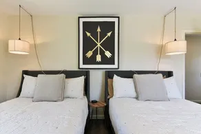 Sparkling Designer 3 bed Suite by Taneycomo - Image 5