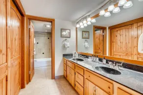 Spacious Remodel, 4br, Minutes To Conf Center & Slopes! 4 Bedroom Condo by RedAwning - Image 5