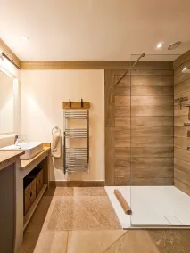 Award Winning Luxury Lodge at Ewen Barn - Image 2